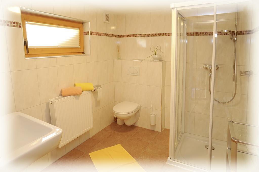Haus Schoenlechner Gaschurn Szoba fotó